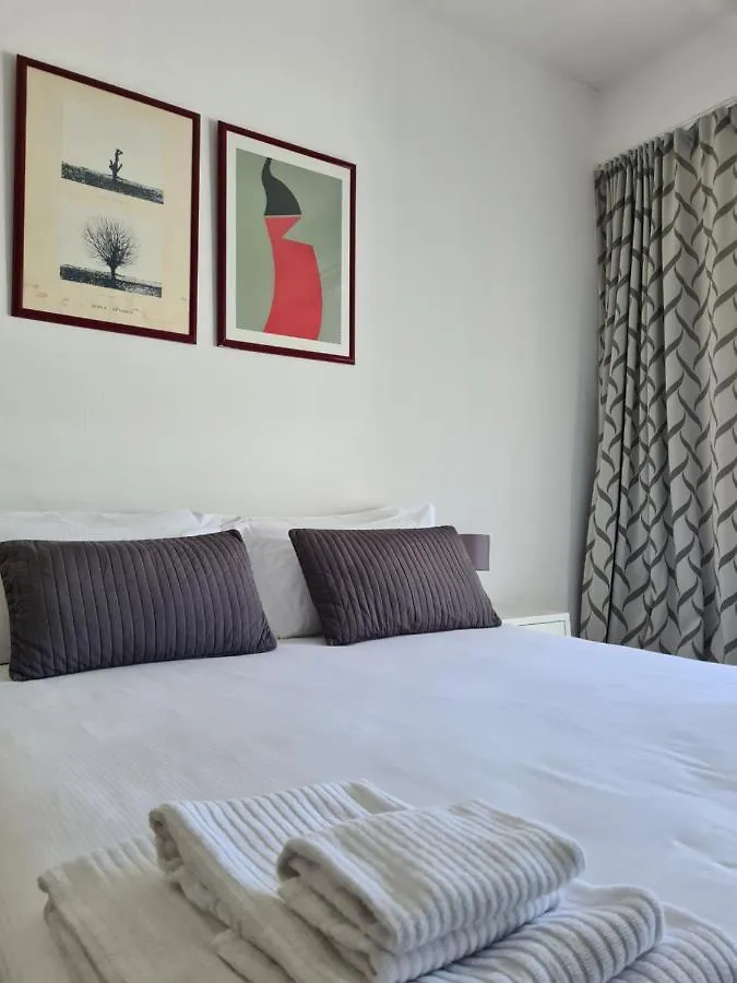 Corso Italia Rooms Milan 2*,